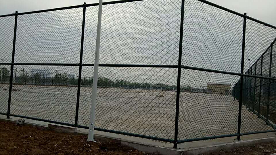 江蘇體育場圍欄網(wǎng)的規(guī)格13303385703